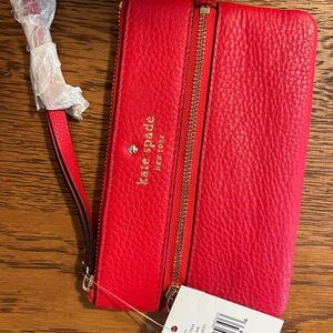 Kate Spade Cobble Hill Bee Wristlet in Cherry Liquor